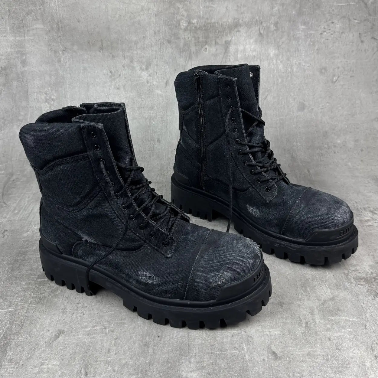 Balenciaga strike boots - Private property 