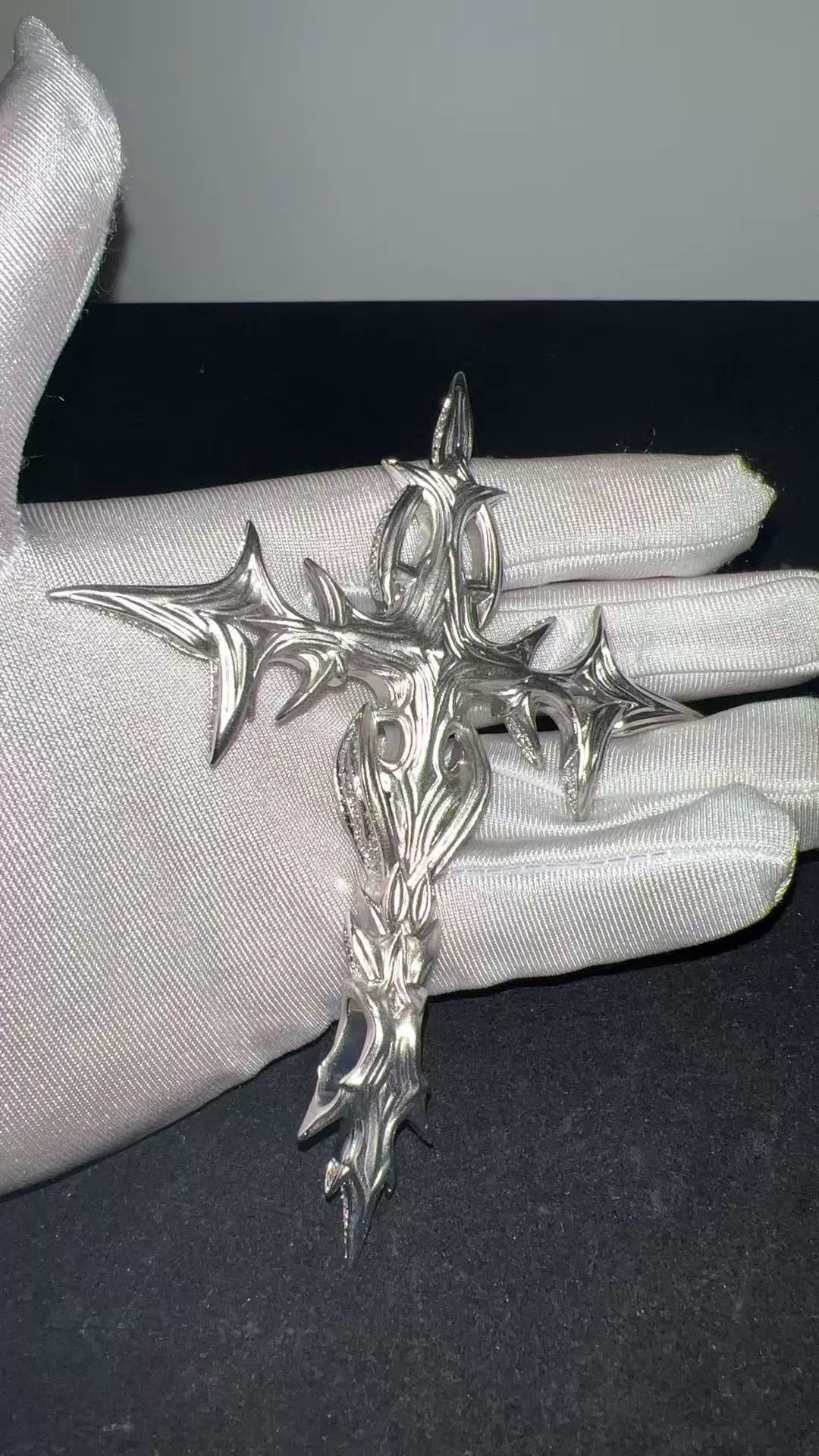 Apex pendant - Private property 