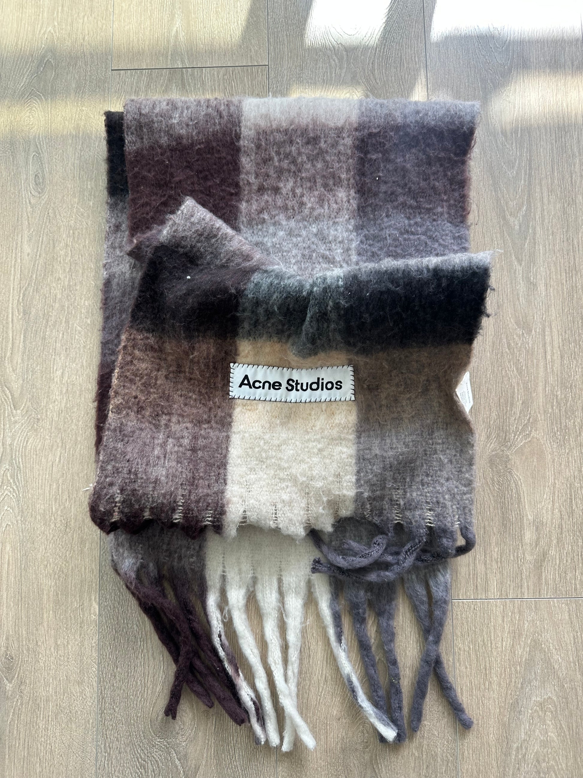 Acne studio scarf - Private property 
