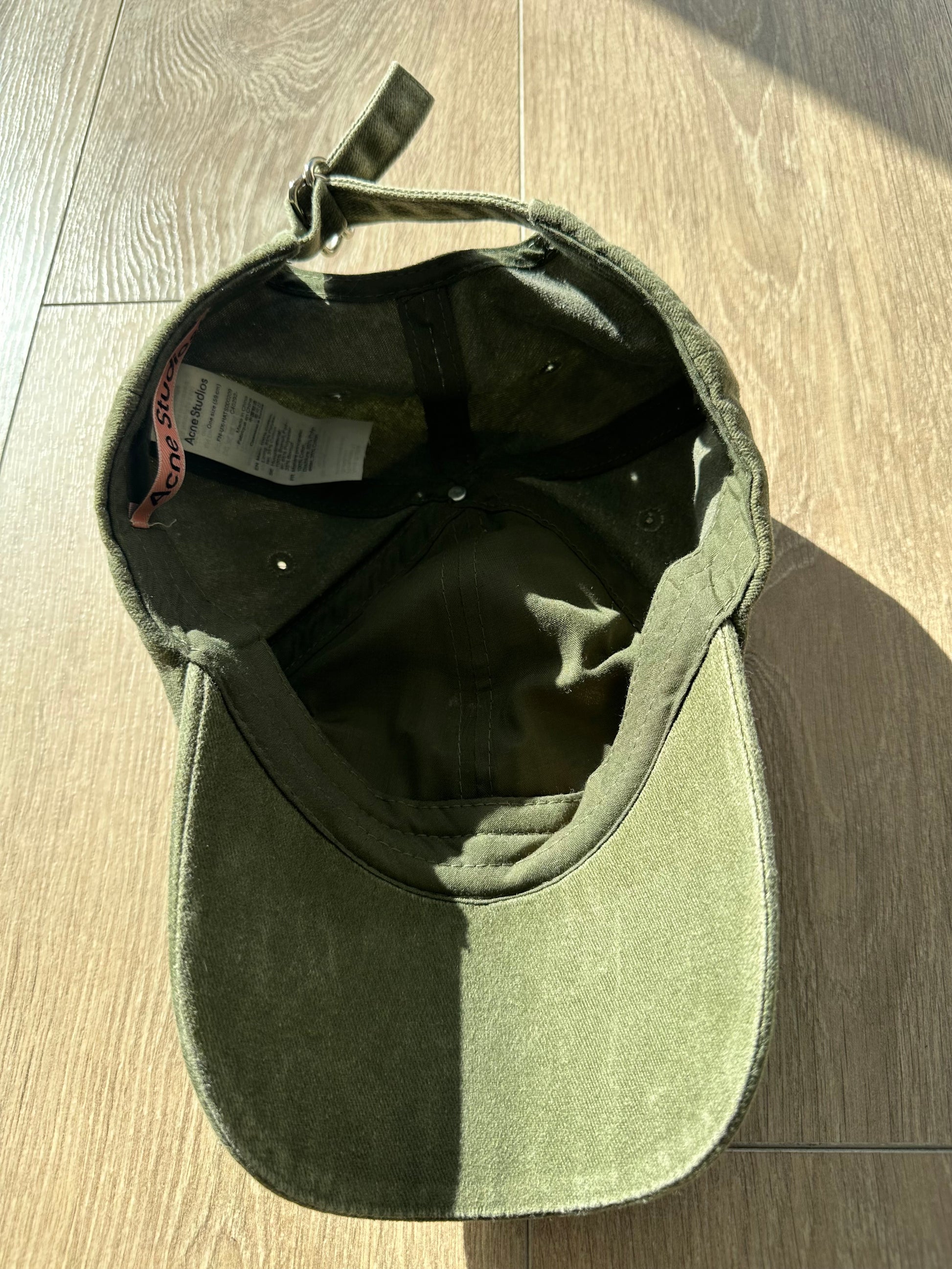 Acne studio hat - Private property 