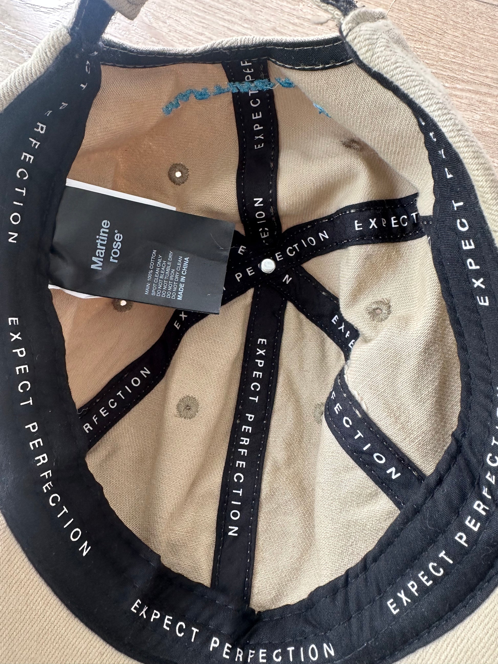 Martin rose hat - Private property 