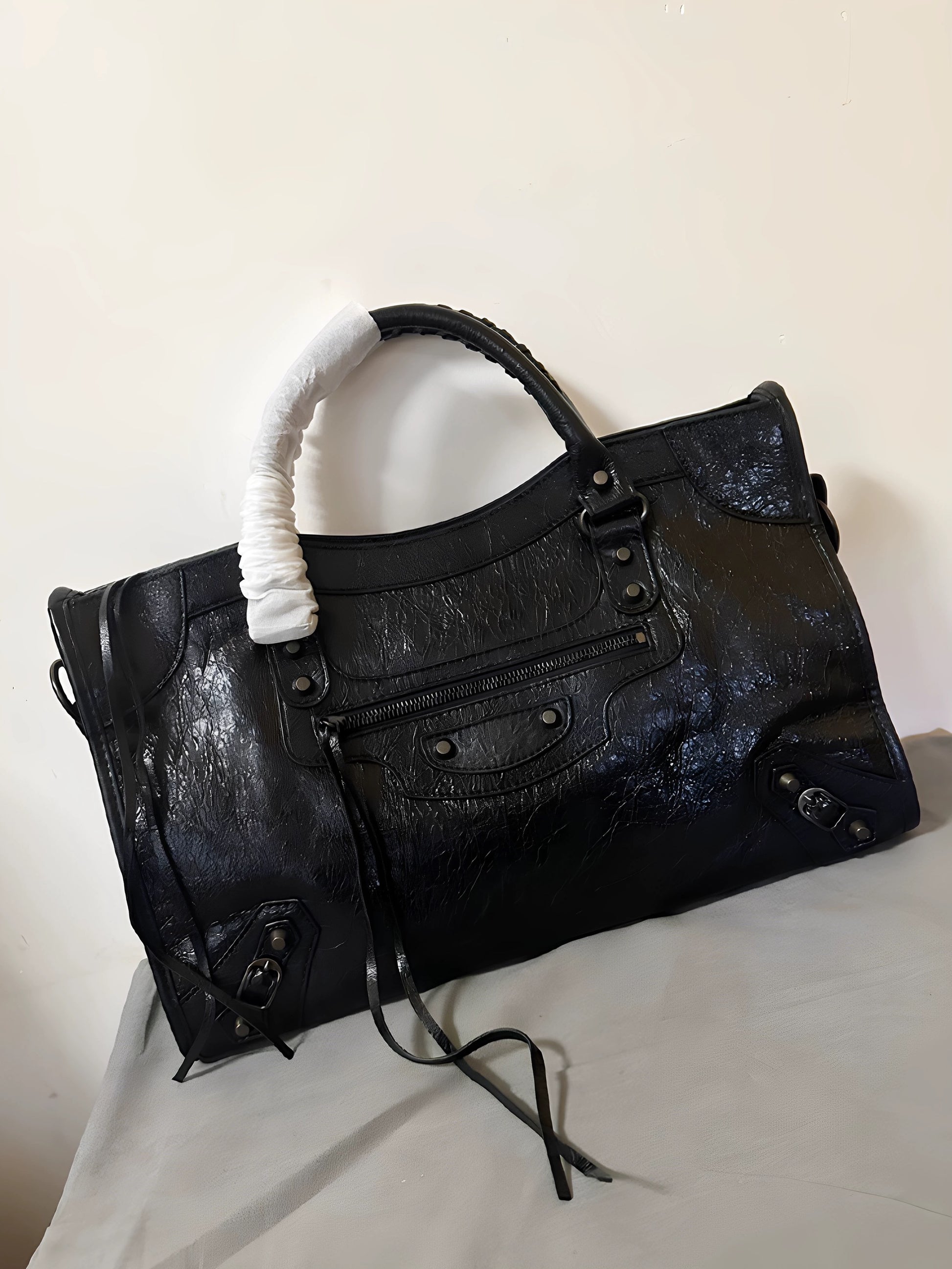 Balenciaga city leather stud bag - Private property 
