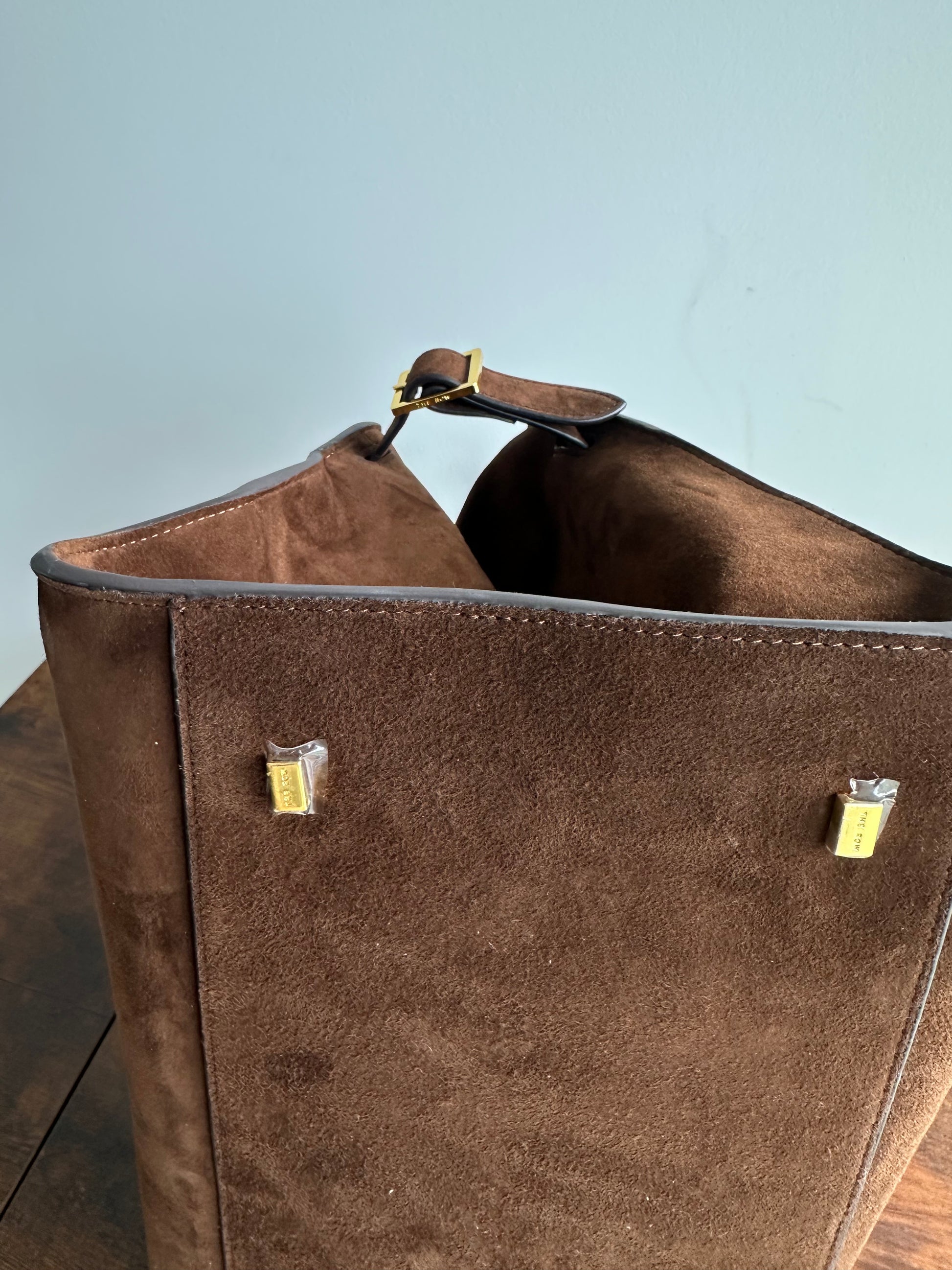 THE ROW SOFT MARGAUX 17 BAG IN SUEDE - Private property 