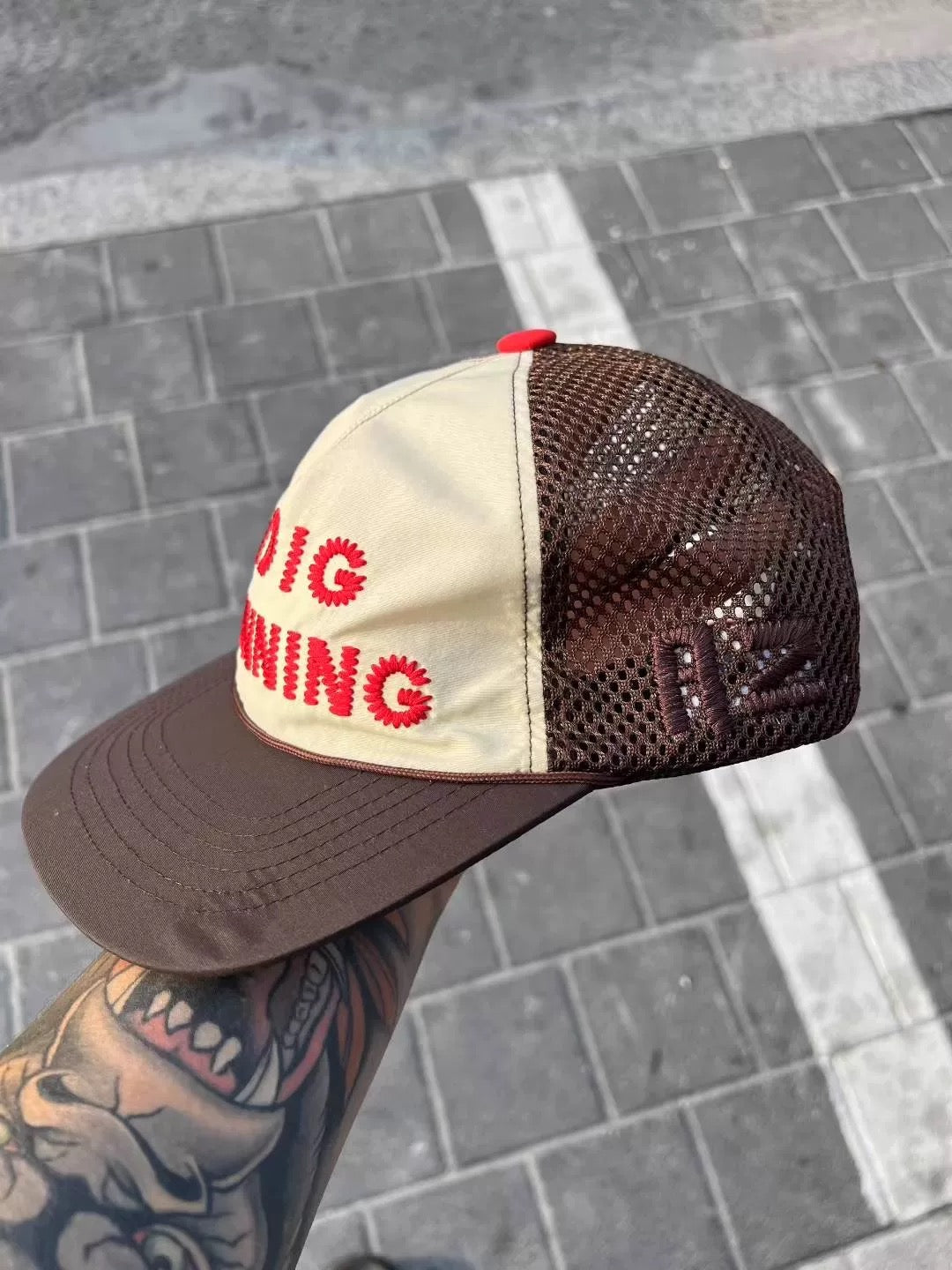 I dig running trucker hat - Private property 