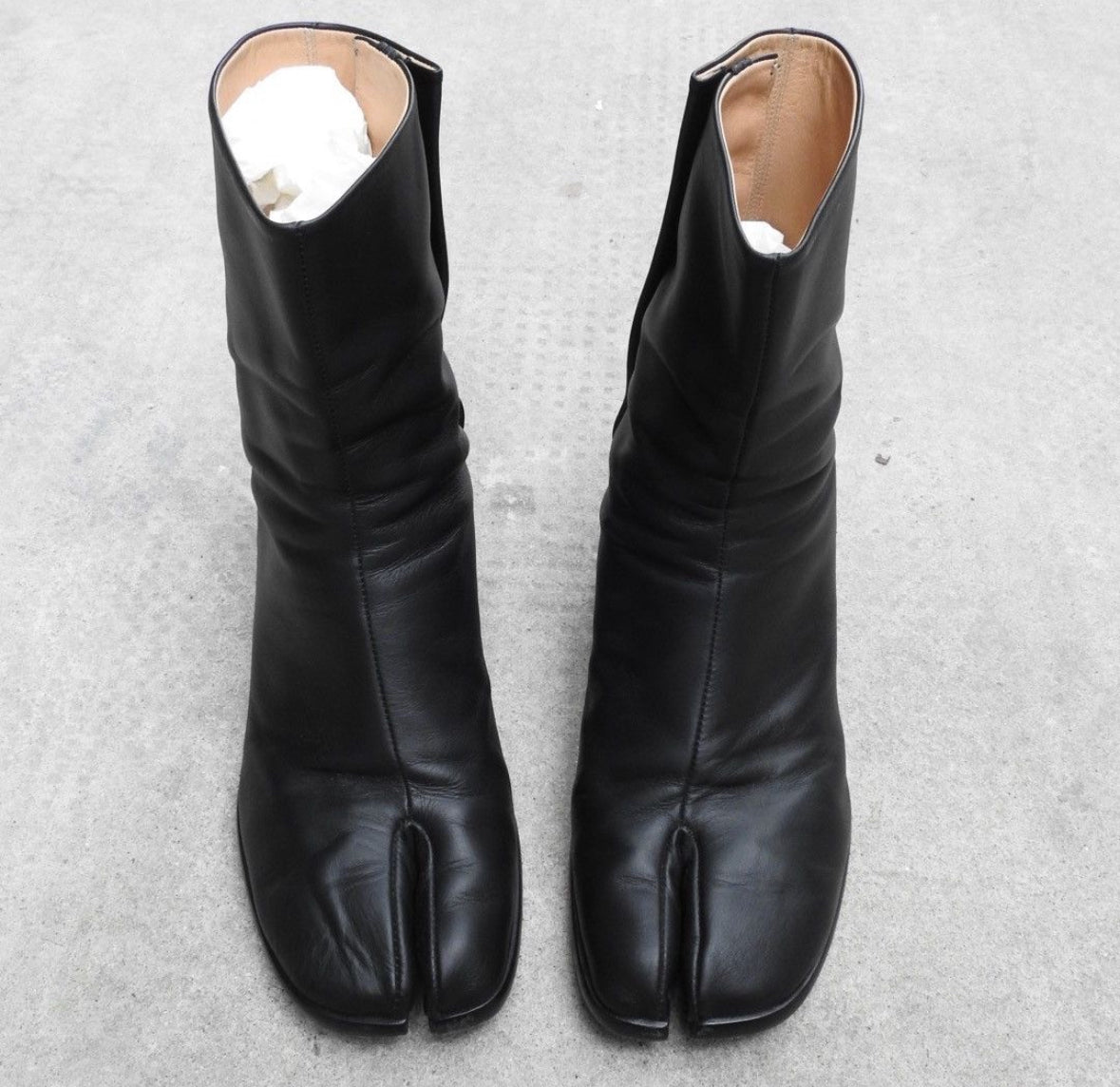 Maison Margiela black tabi boots - Private property 