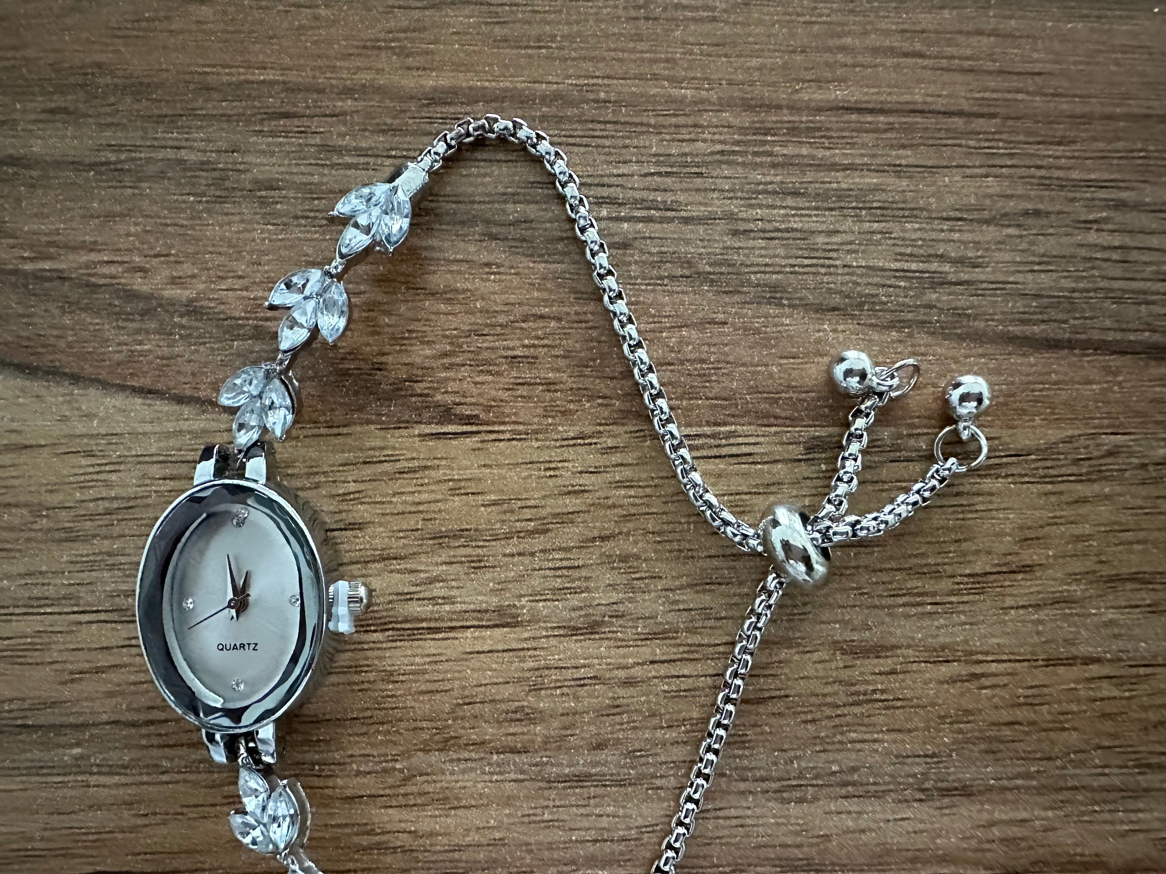 Elegant Silver Quartz Bracelet Watch - Private property 