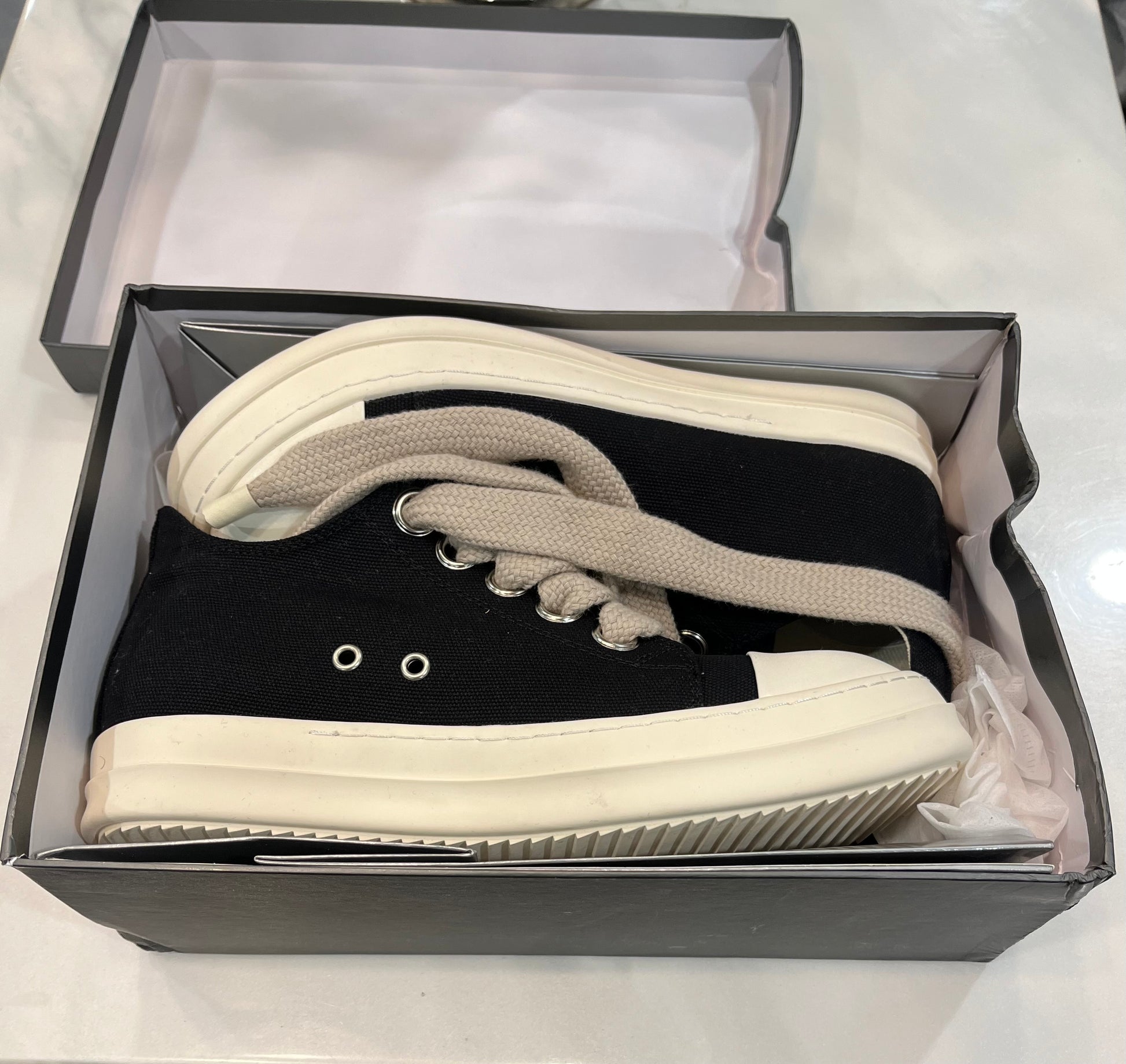 Rick Owen’s low ramones jumbo laces (black) - Private property 