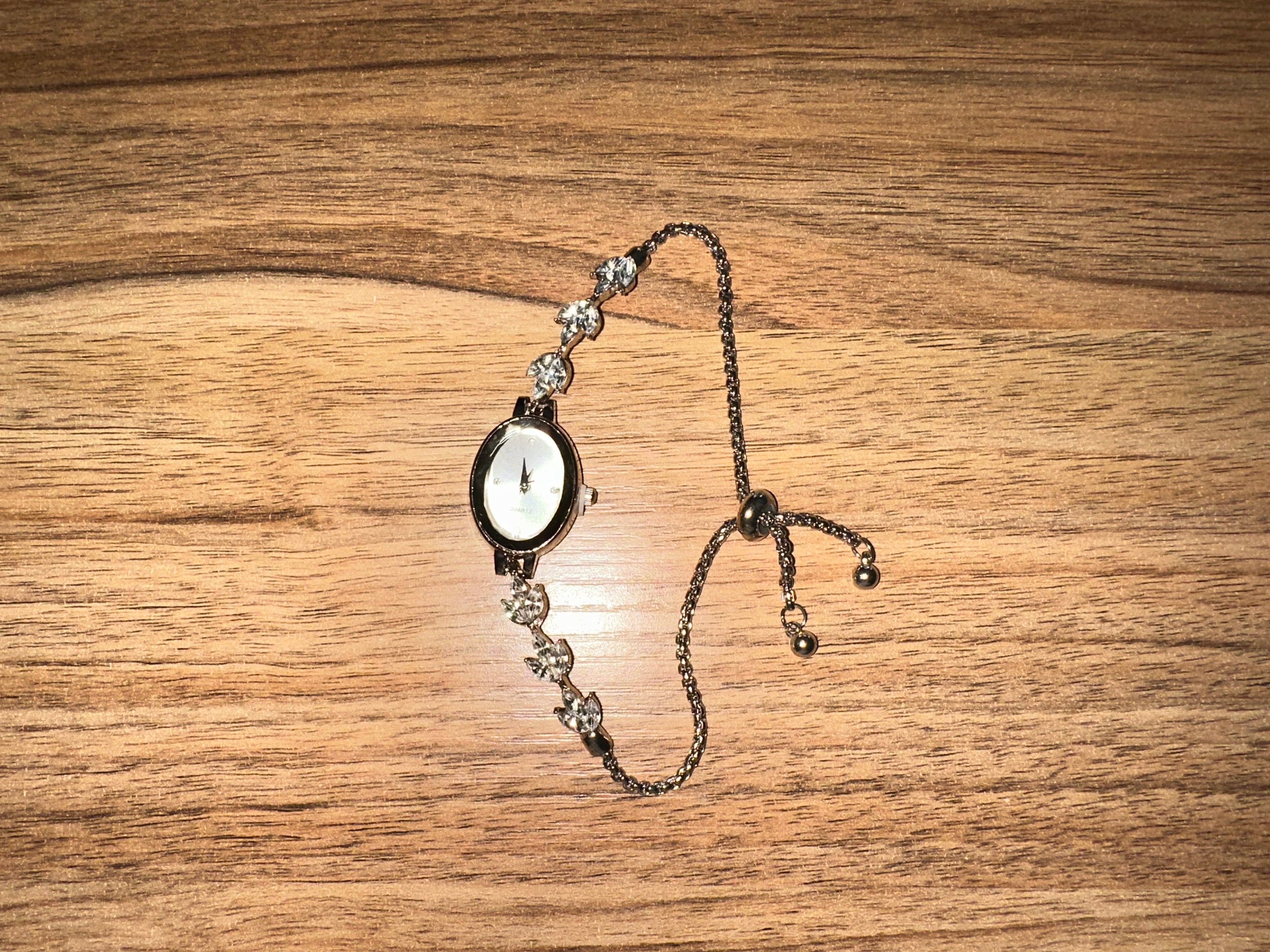 Elegant Silver Quartz Bracelet Watch - Private property 