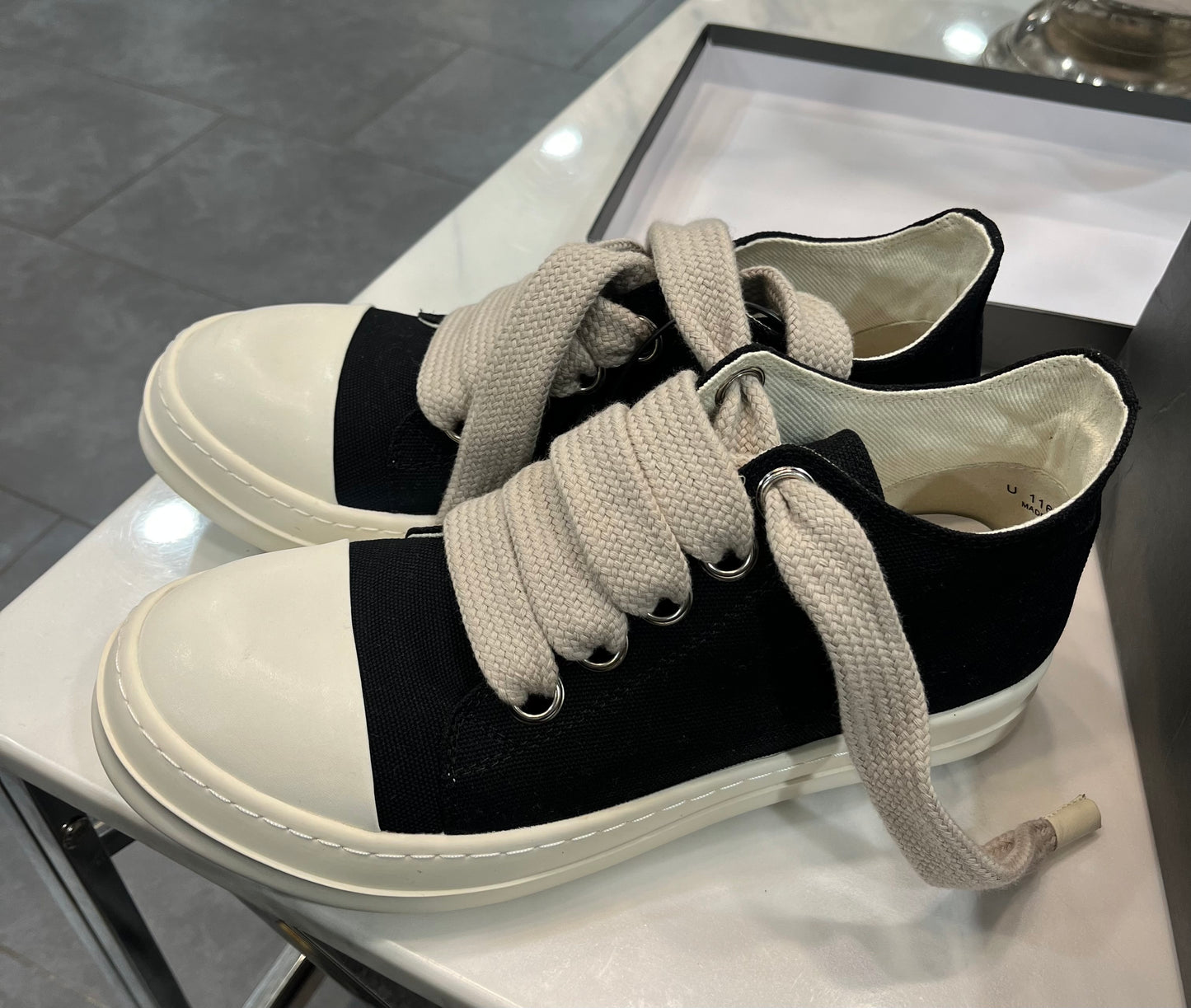 Rick Owen’s low ramones jumbo laces (black) - Private property 