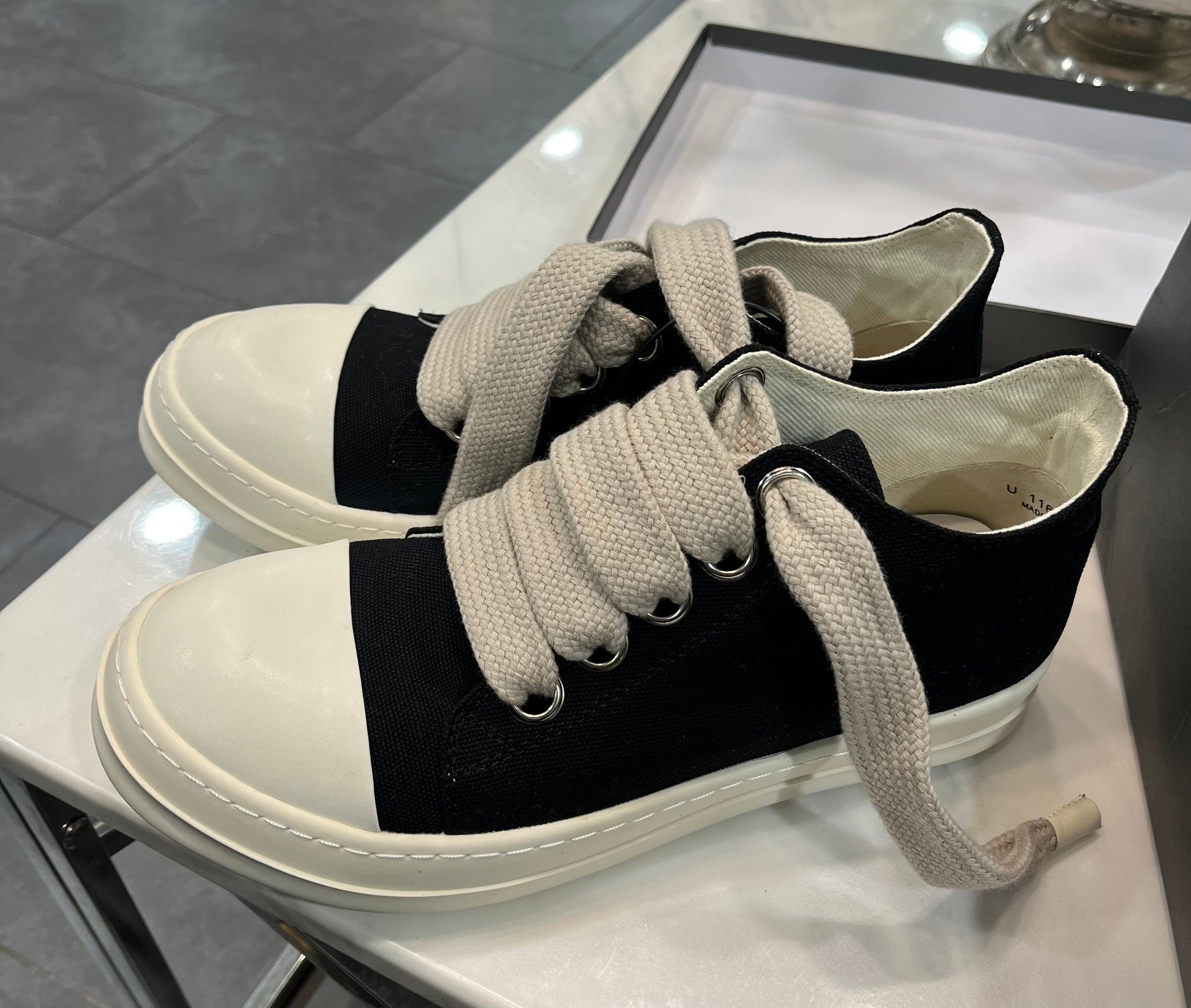 Rick Owen’s low ramones jumbo laces (black) - Private property 
