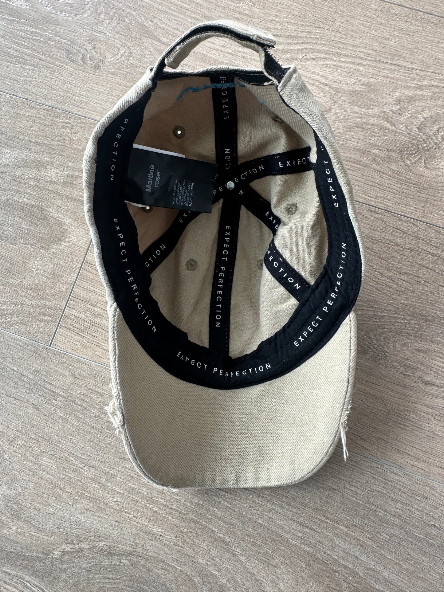 Martin rose hat - Private property 
