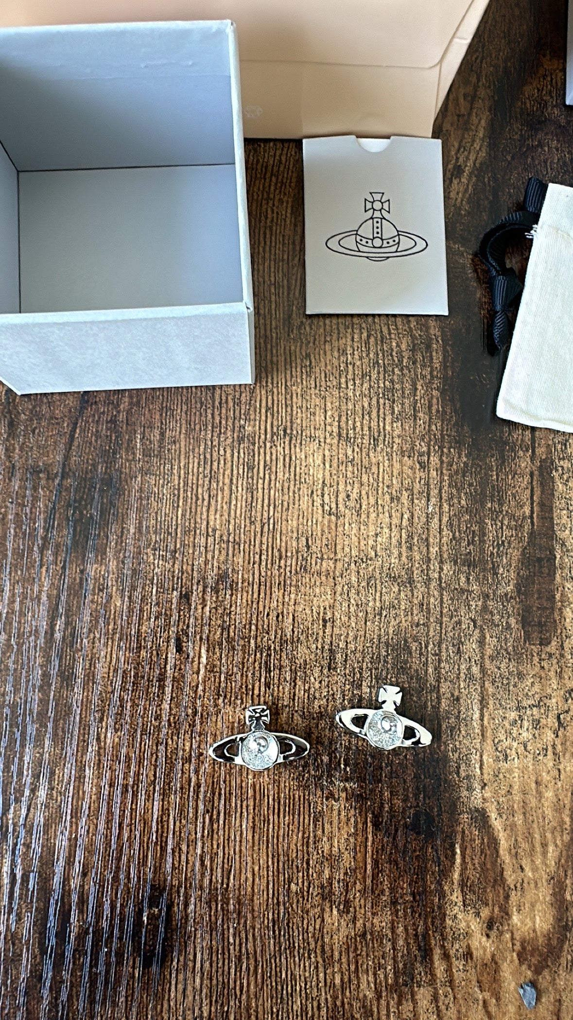 vivienne westwood earrings - Private property 