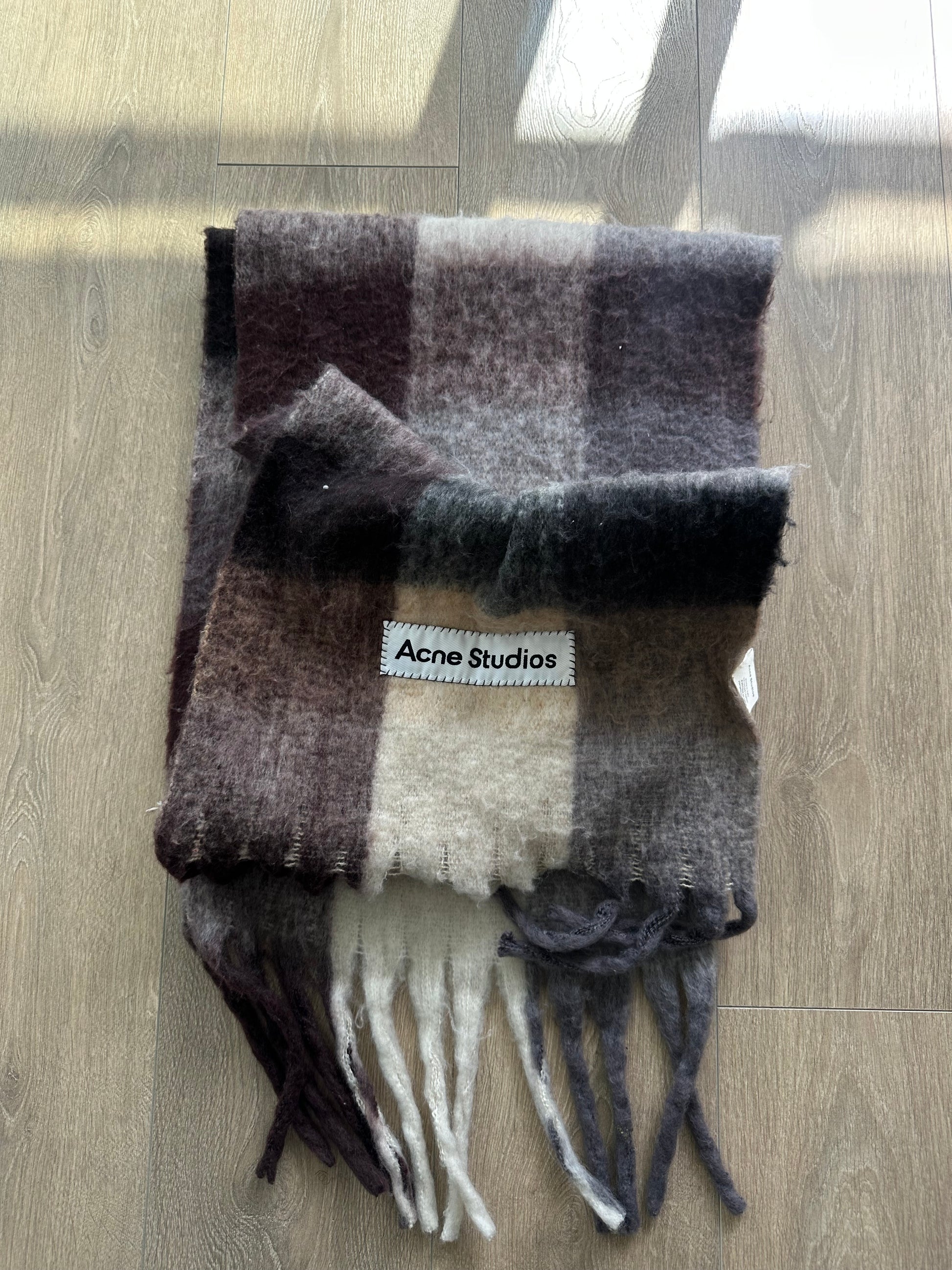 Acne studio scarf - Private property 