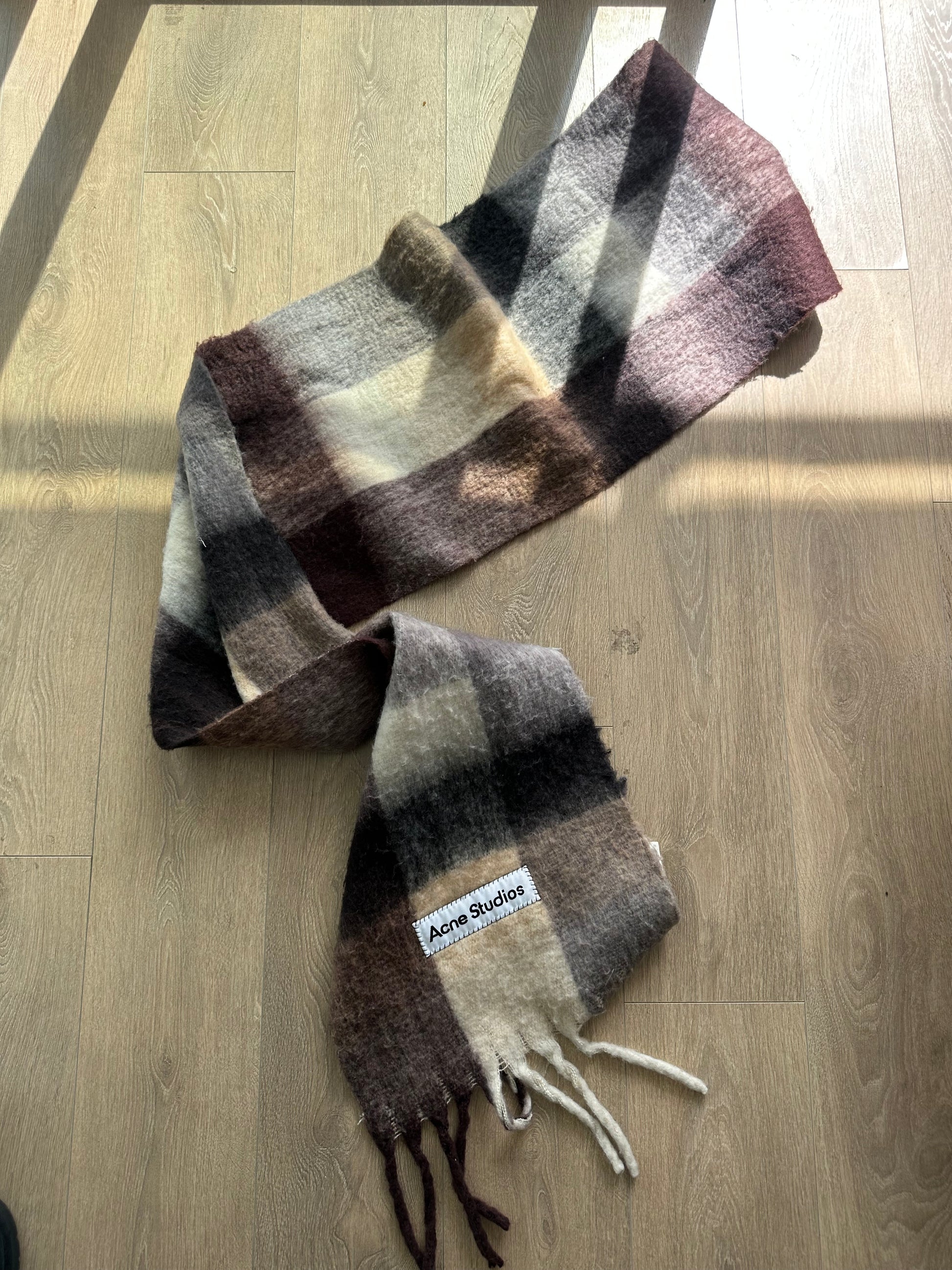 Acne studio scarf - Private property 