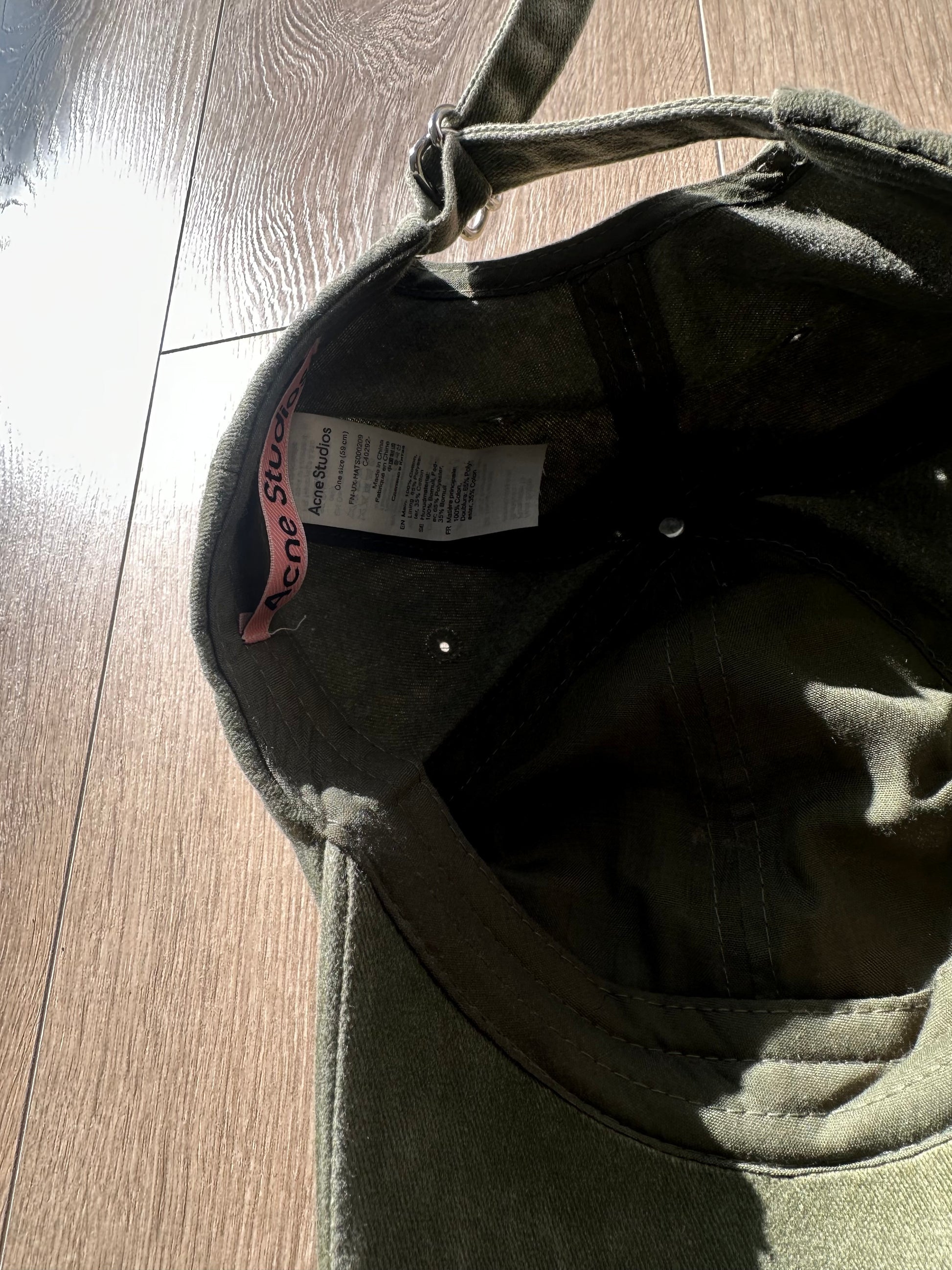 Acne studio hat - Private property 