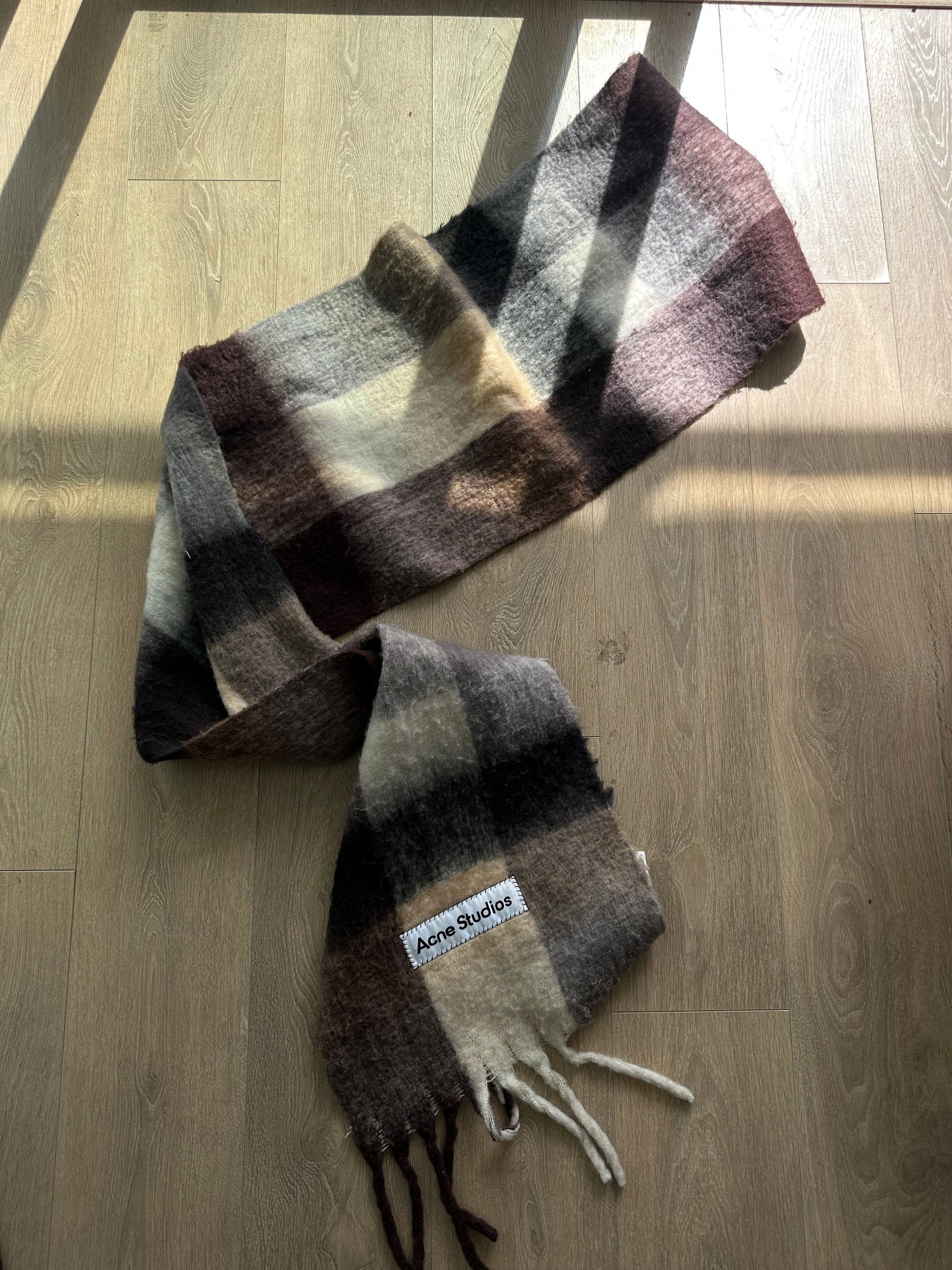 Acne studio scarf - Private property 