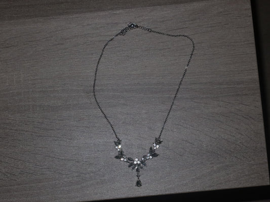 Crystal Leaf Choker Necklace - Private property 