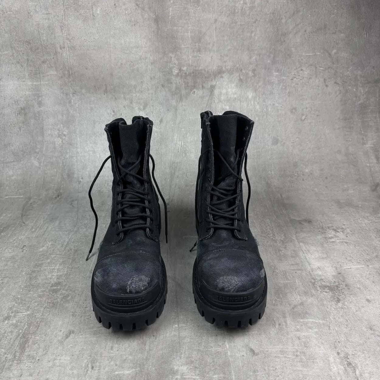 Balenciaga strike boots - Private property 
