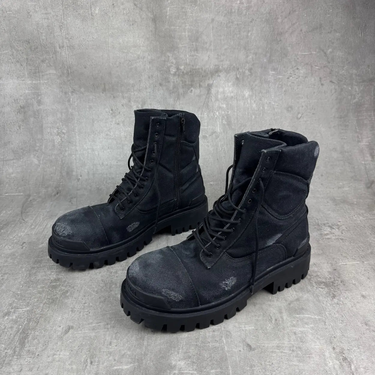 Balenciaga strike boots - Private property 