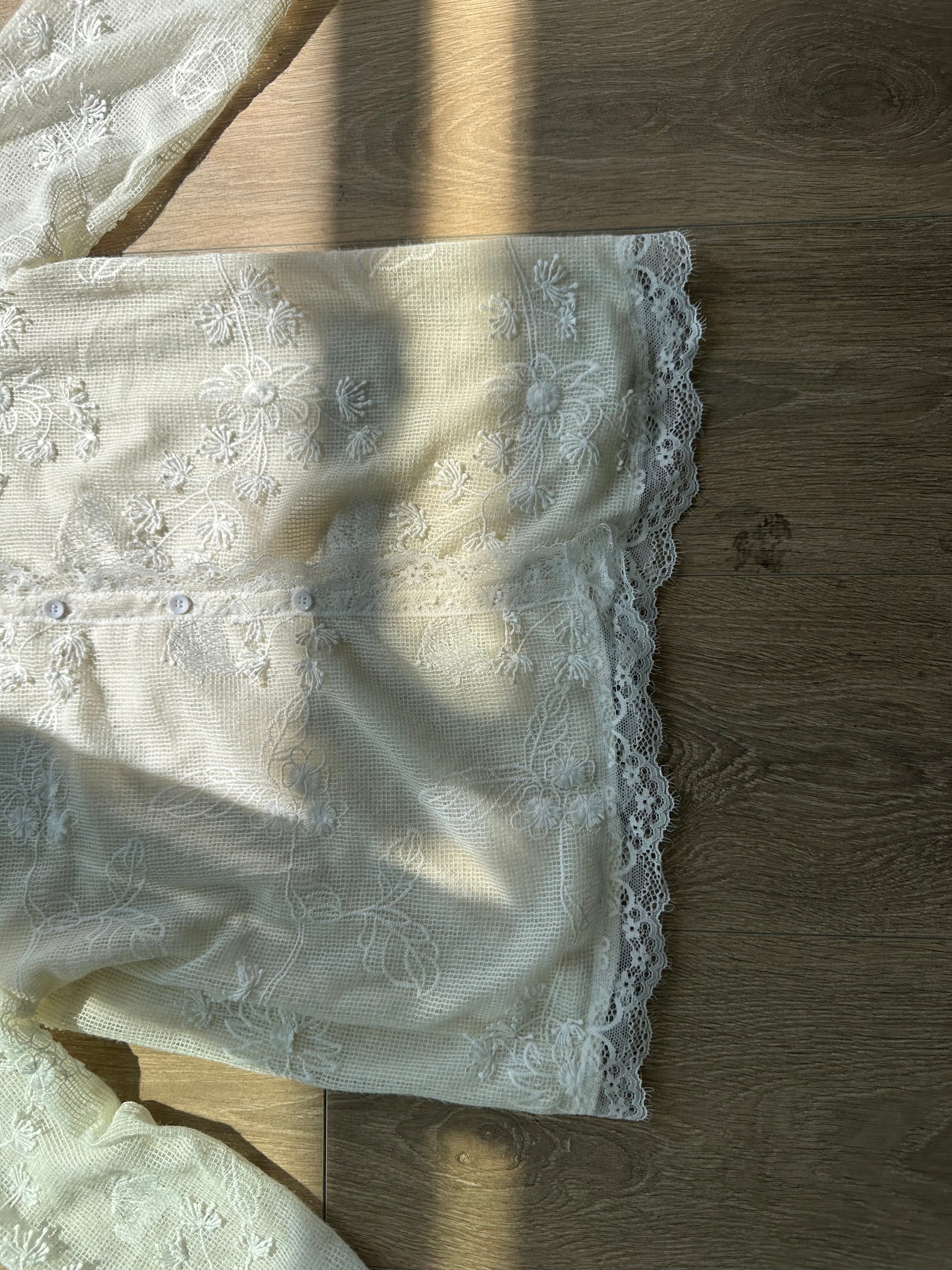 White floral button up shirt - Private property 