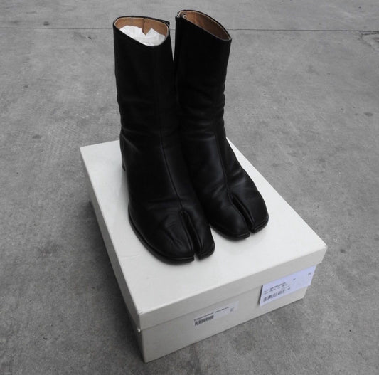 Maison Margiela black tabi boots - Private property 