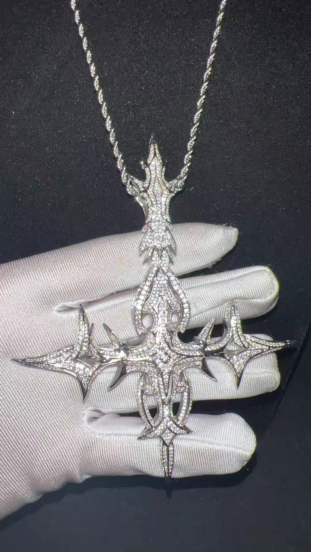 Apex pendant - Private property 