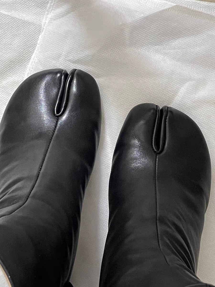 Maison Margiela black tabi boots - Private property 