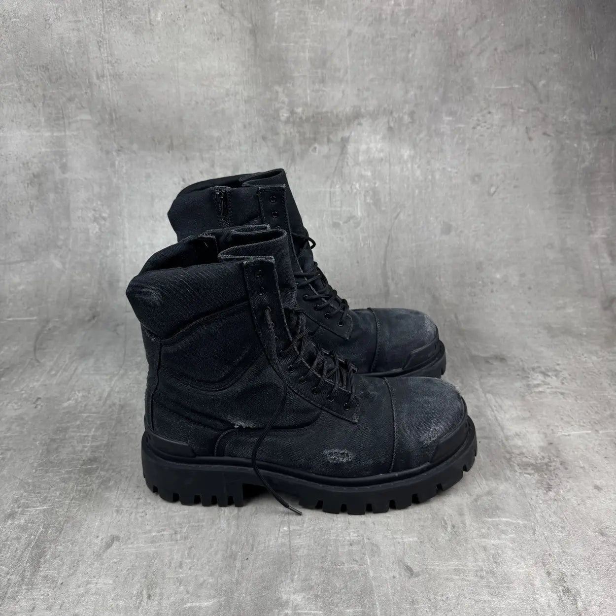 Balenciaga strike boots - Private property 