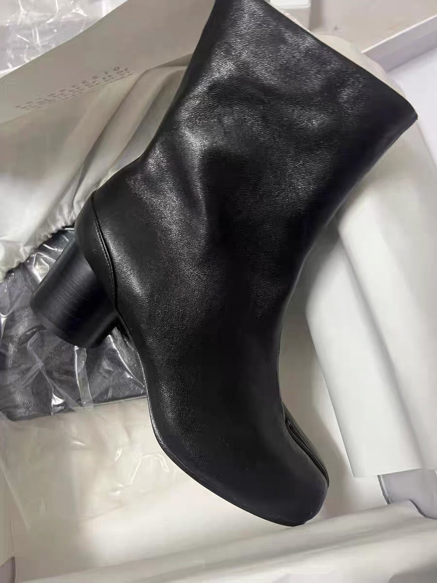 Maison Margiela black tabi boots - Private property 