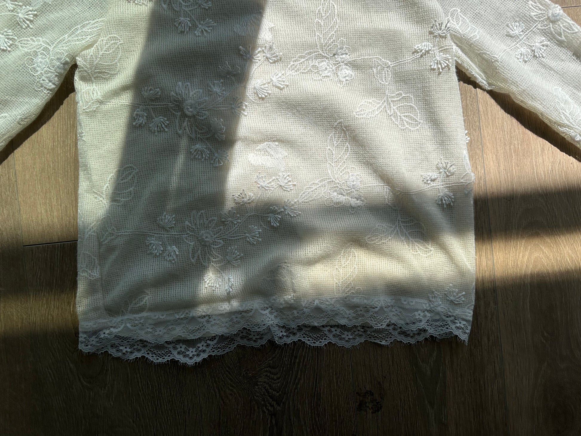 White floral button up shirt - Private property 
