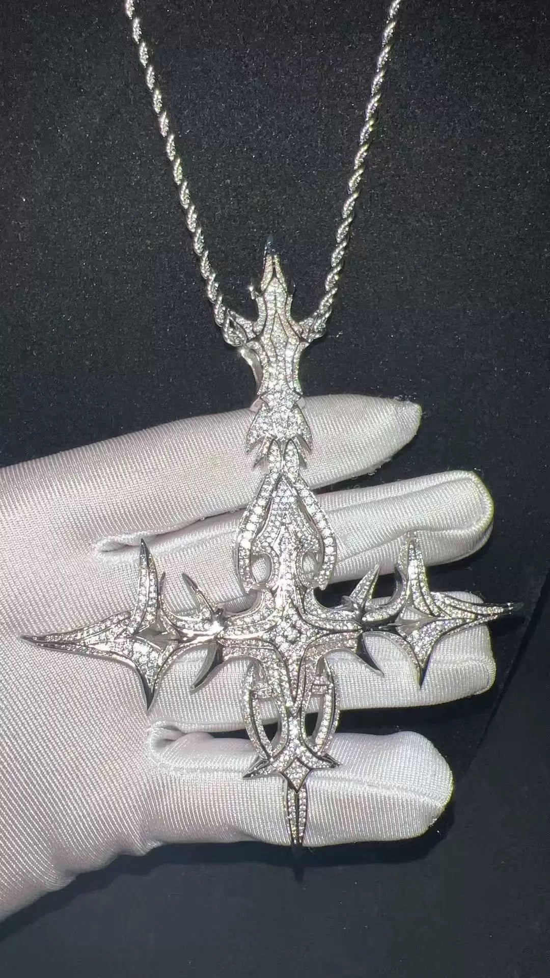 Apex pendant - Private property 