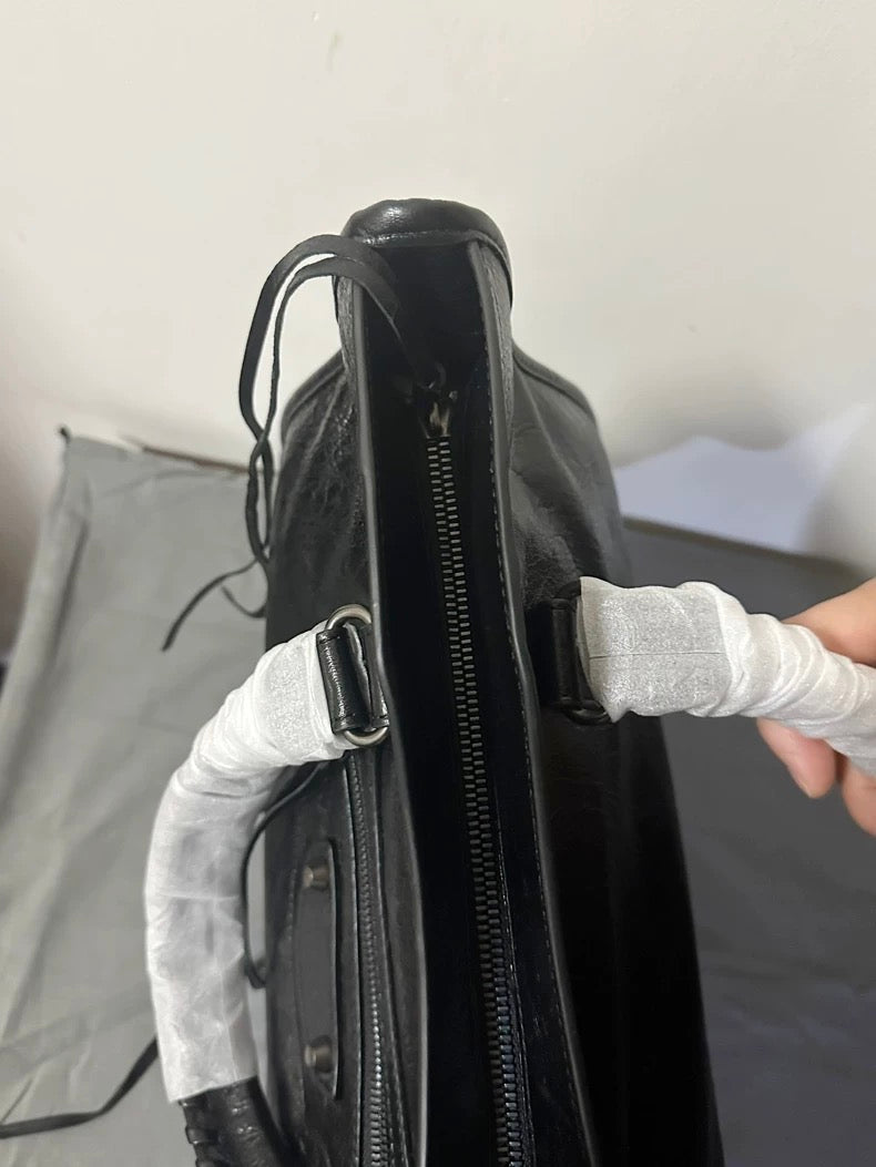 Balenciaga city leather stud bag - Private property 