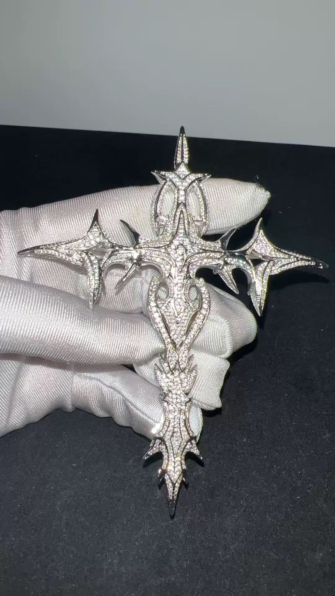 Apex pendant - Private property 