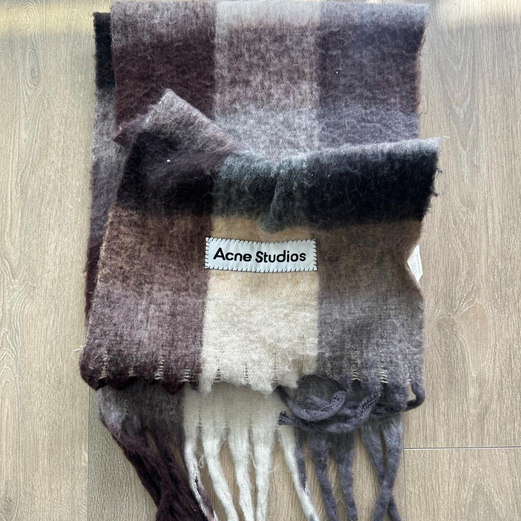 ac studio scarf